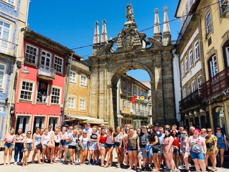 Group of participants at the Arco da Porta Nova, Braga