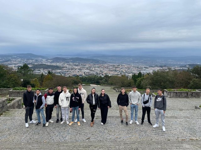 Group at a viewpoint over Braga