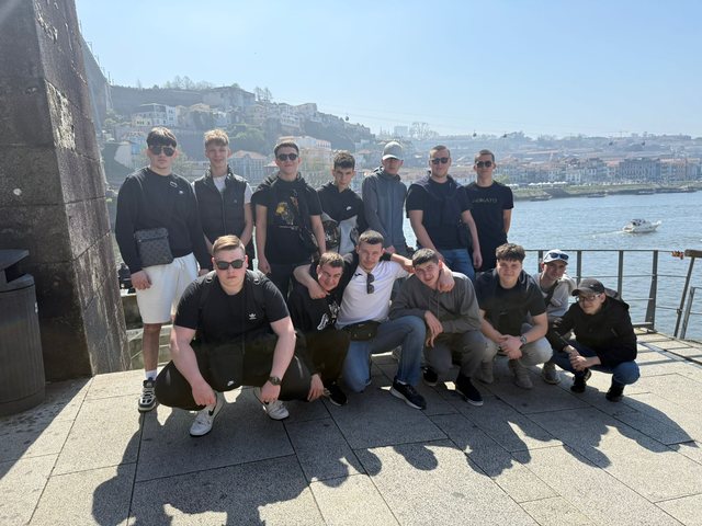 Group by the Douro river, Porto